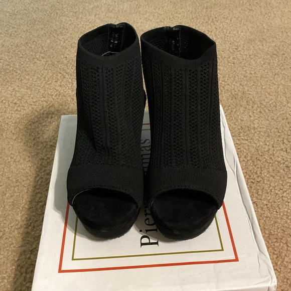 Women’s platform sandals, size 8 in black - Picture 2 of 8